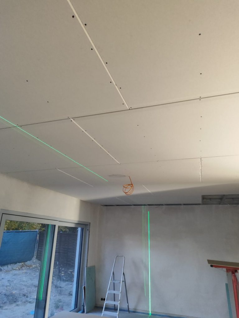 Wie lange dauert Trockenbau: abgehängte Decke im Innenausbau